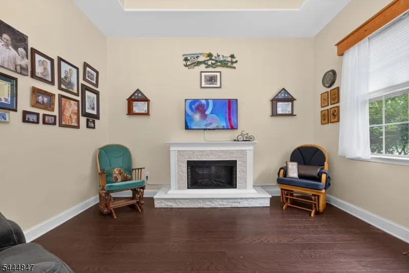 418 Edward St Lopatcong, NJ 08865