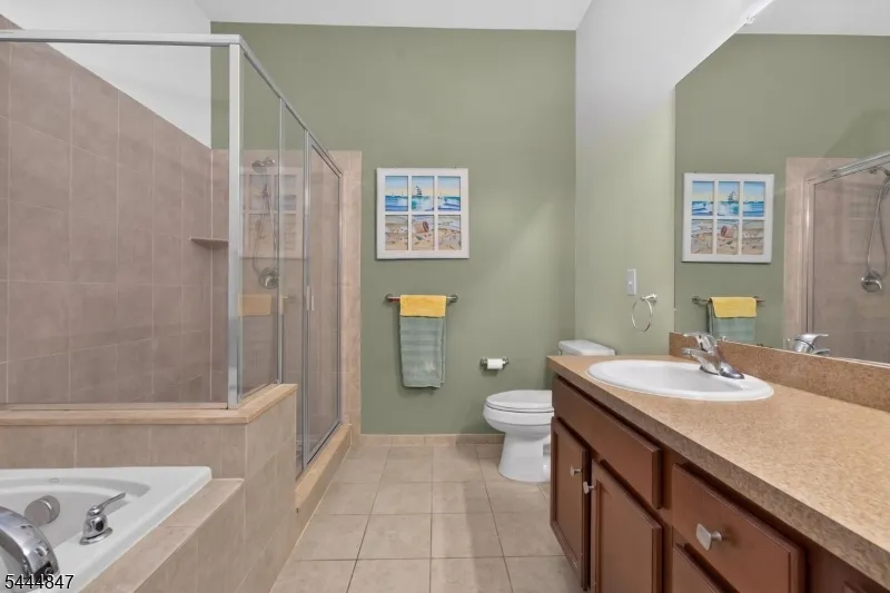 418 Edward St Lopatcong, NJ 08865
