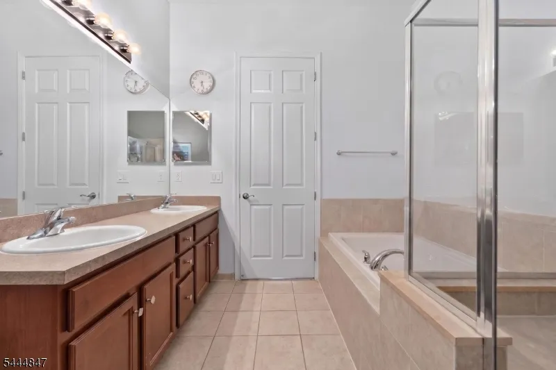 418 Edward St Lopatcong, NJ 08865