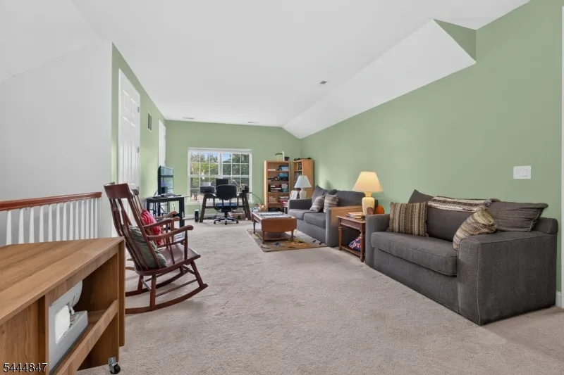 418 Edward St Lopatcong, NJ 08865