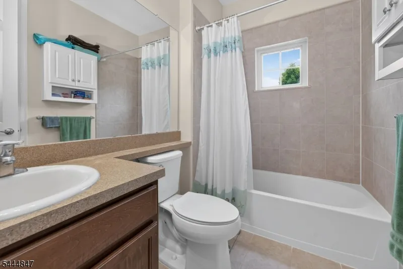 418 Edward St Lopatcong, NJ 08865
