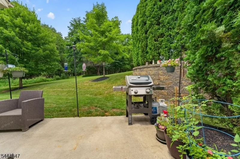 418 Edward St Lopatcong, NJ 08865
