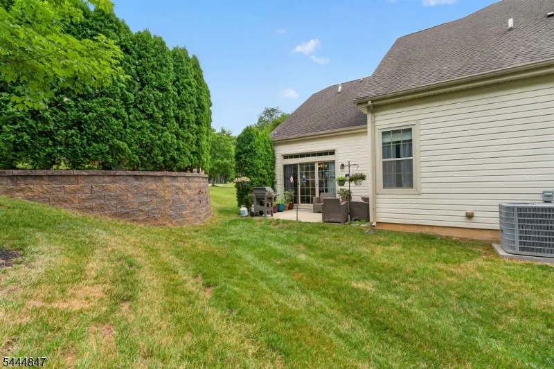 418 Edward St Lopatcong, NJ 08865
