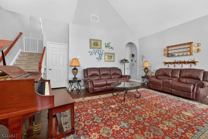 418 Edward St Lopatcong, NJ 08865