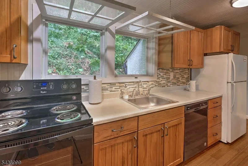 114 Lakeside Dr Liberty, NJ 07823