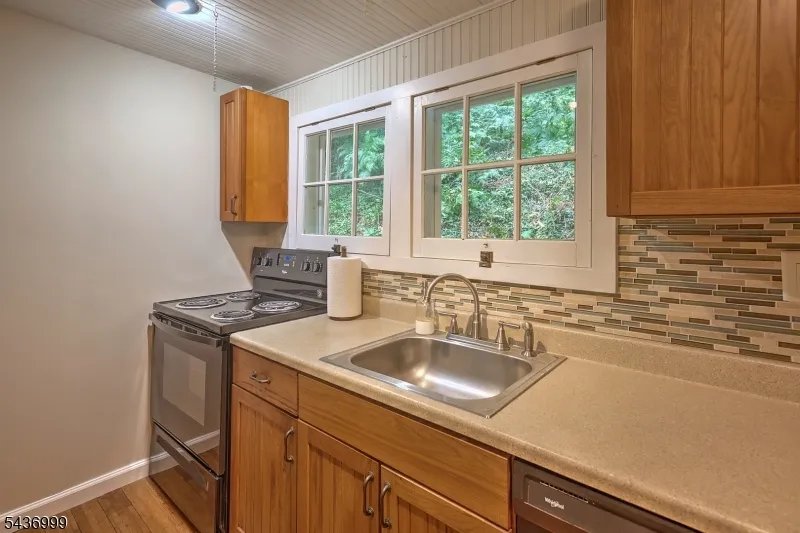 114 Lakeside Dr Liberty, NJ 07823