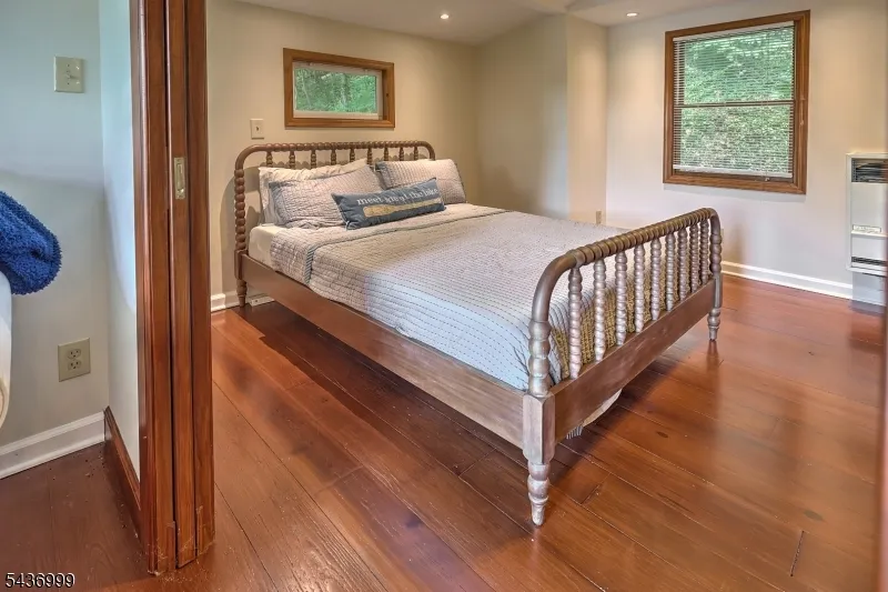 114 Lakeside Dr Liberty, NJ 07823