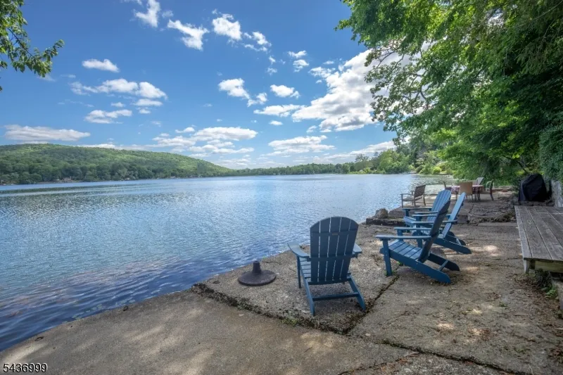 114 Lakeside Dr Liberty, NJ 07823