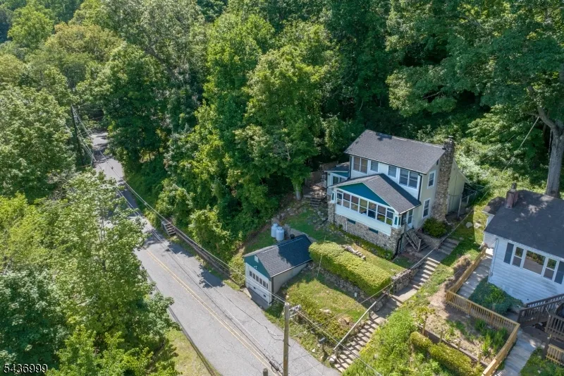 114 Lakeside Dr Liberty, NJ 07823