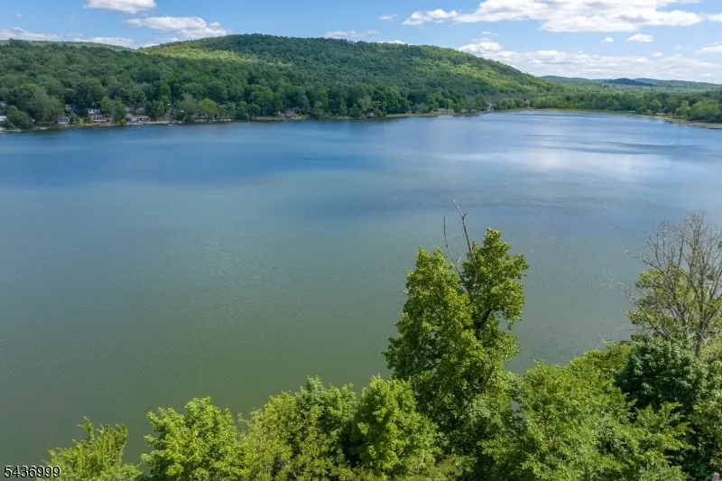 114 Lakeside Dr Liberty, NJ 07823
