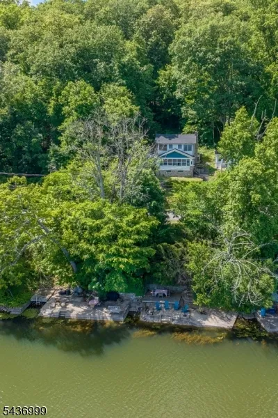 114 Lakeside Dr Liberty, NJ 07823