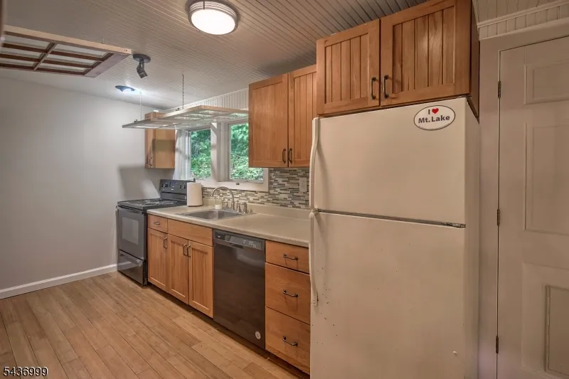 114 Lakeside Dr Liberty, NJ 07823