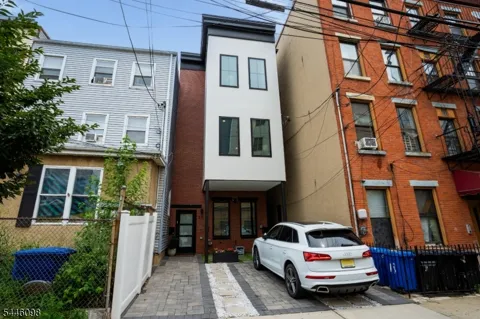 20 Westervelt Pl #2F Unit 2F