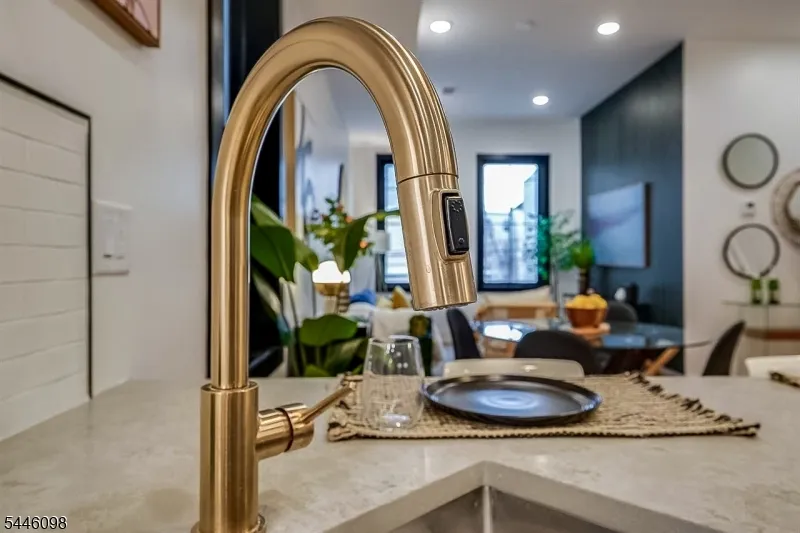 20 Westervelt Pl #2F Unit 2F Jersey City, NJ 07304