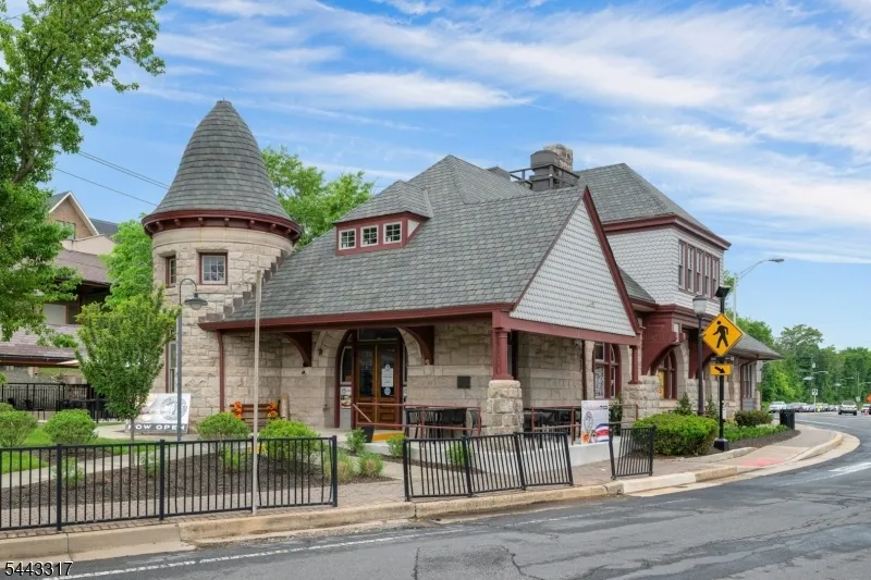73 Robeson St Somerville, NJ 08876