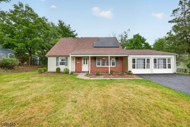 6 Concord Dr Franklin, NJ 08873