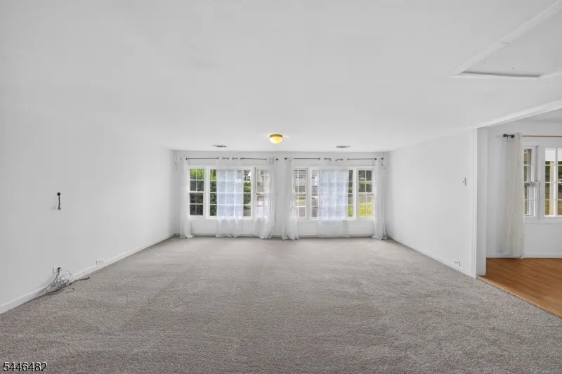 6 Concord Dr Franklin, NJ 08873