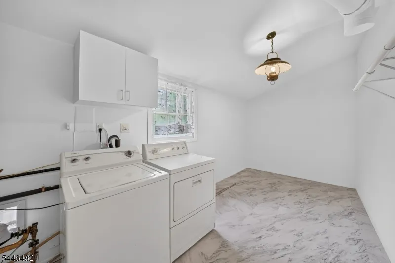 6 Concord Dr Franklin, NJ 08873