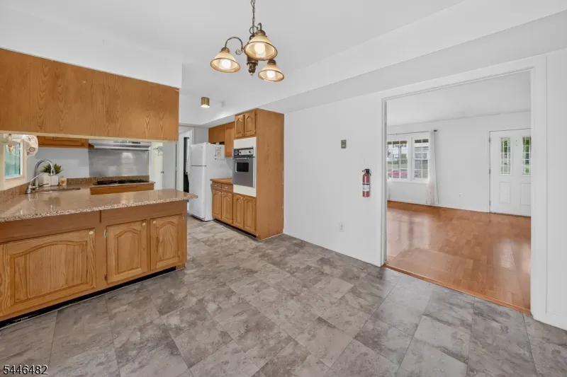 6 Concord Dr Franklin, NJ 08873