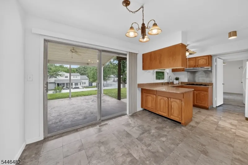 6 Concord Dr Franklin, NJ 08873