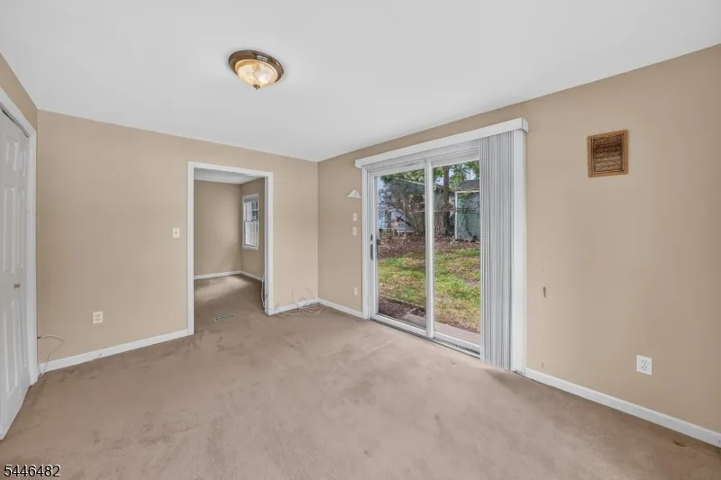 6 Concord Dr Franklin, NJ 08873
