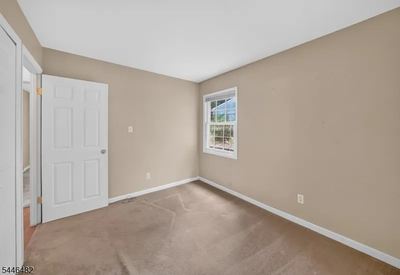 6 Concord Dr Franklin, NJ 08873