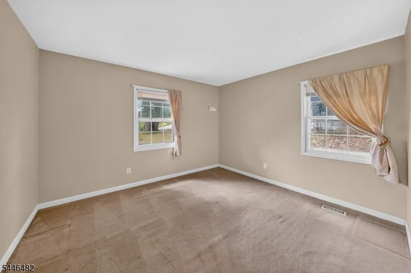 6 Concord Dr Franklin, NJ 08873