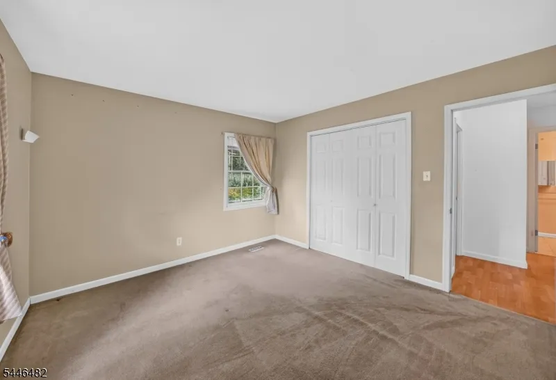 6 Concord Dr Franklin, NJ 08873