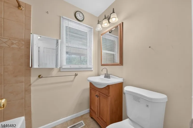 6 Concord Dr Franklin, NJ 08873