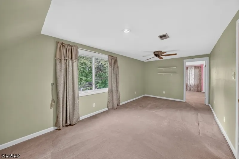 6 Concord Dr Franklin, NJ 08873
