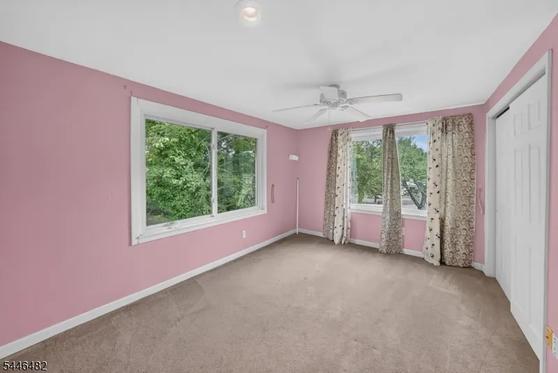 6 Concord Dr Franklin, NJ 08873