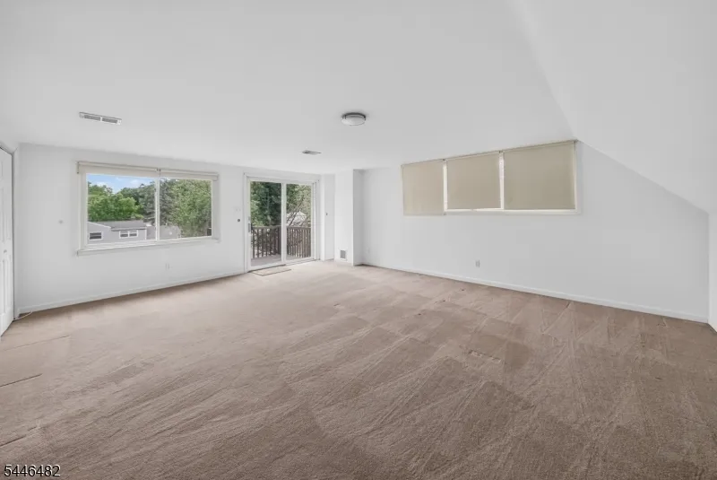 6 Concord Dr Franklin, NJ 08873
