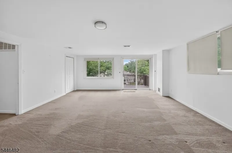 6 Concord Dr Franklin, NJ 08873