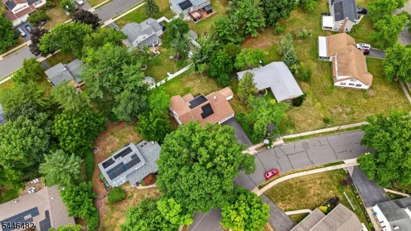 6 Concord Dr Franklin, NJ 08873
