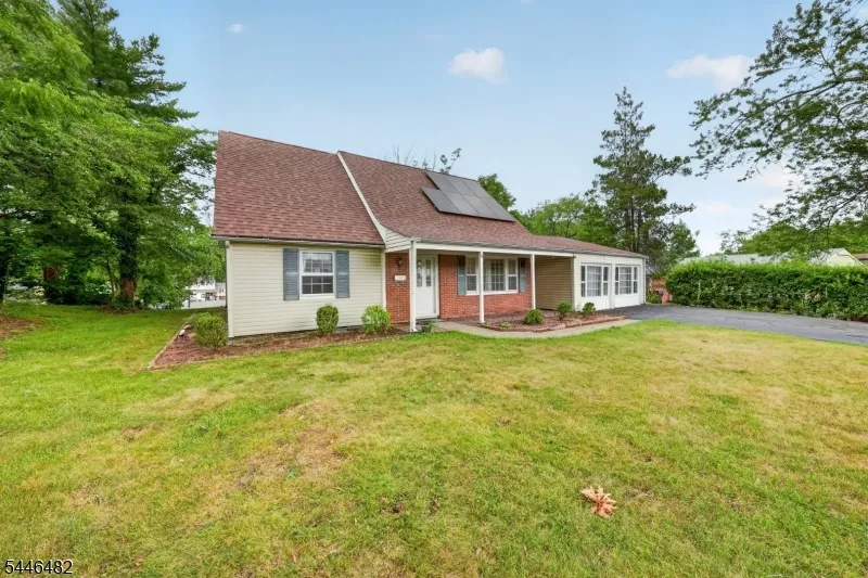 6 Concord Dr Franklin, NJ 08873