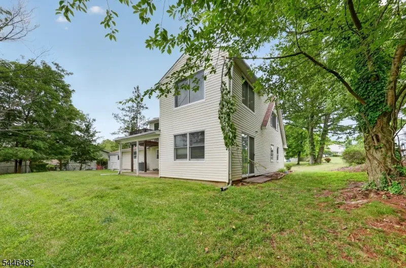 6 Concord Dr Franklin, NJ 08873