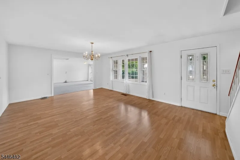 6 Concord Dr Franklin, NJ 08873