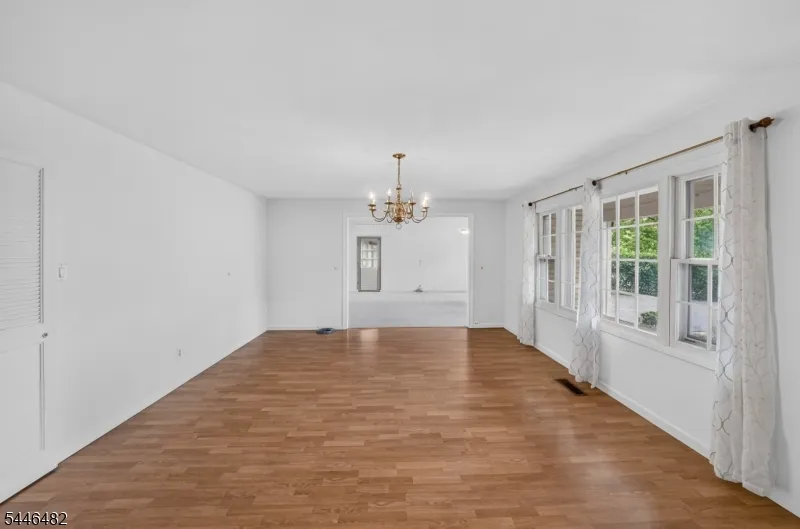 6 Concord Dr Franklin, NJ 08873