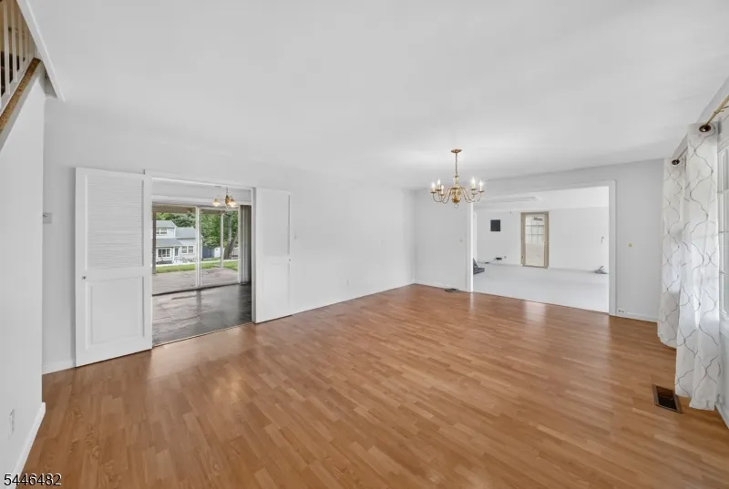 6 Concord Dr Franklin, NJ 08873
