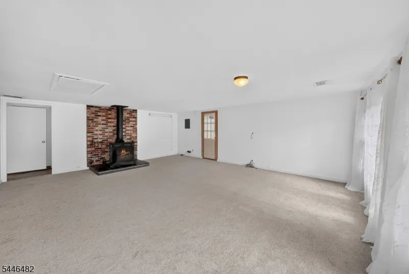 6 Concord Dr Franklin, NJ 08873