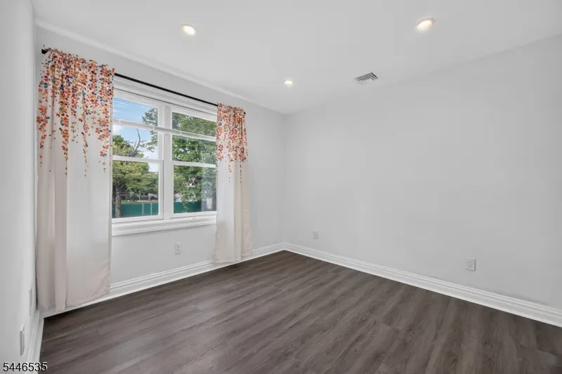 4 Plaza Rd Fair Lawn, NJ 07410