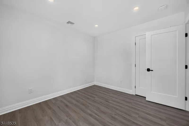 4 Plaza Rd Fair Lawn, NJ 07410