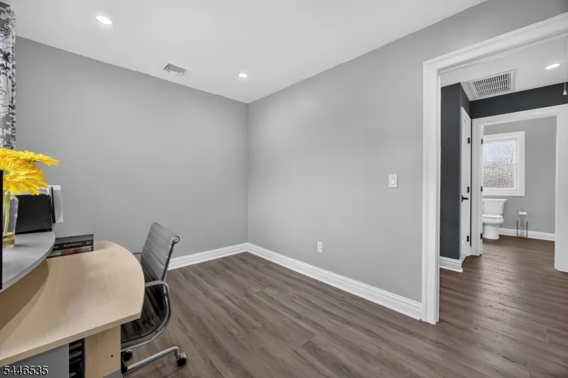 4 Plaza Rd Fair Lawn, NJ 07410