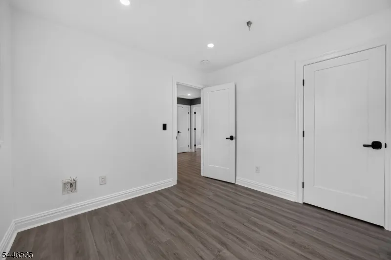 4 Plaza Rd Fair Lawn, NJ 07410