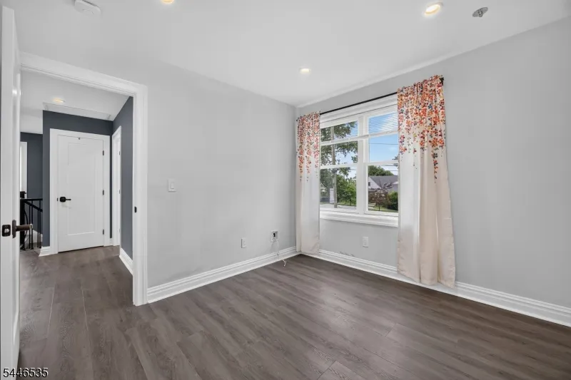 4 Plaza Rd Fair Lawn, NJ 07410