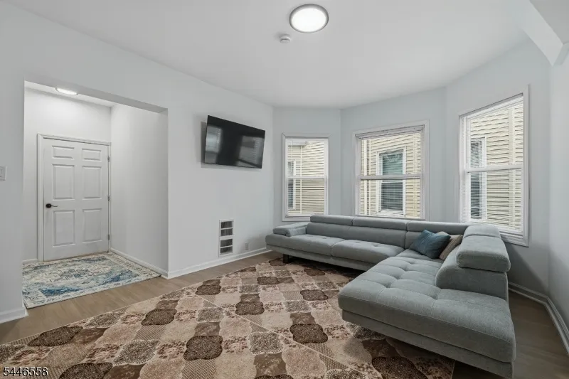 287 Crooks Ave Clifton City, NJ 07011