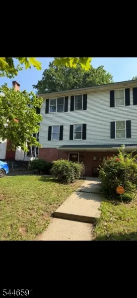 90 Chestnut St East Orange City, NJ 07018