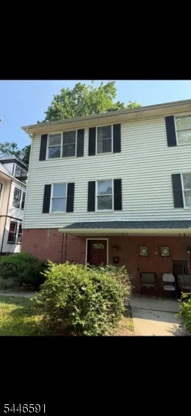90 Chestnut St East Orange City, NJ 07018