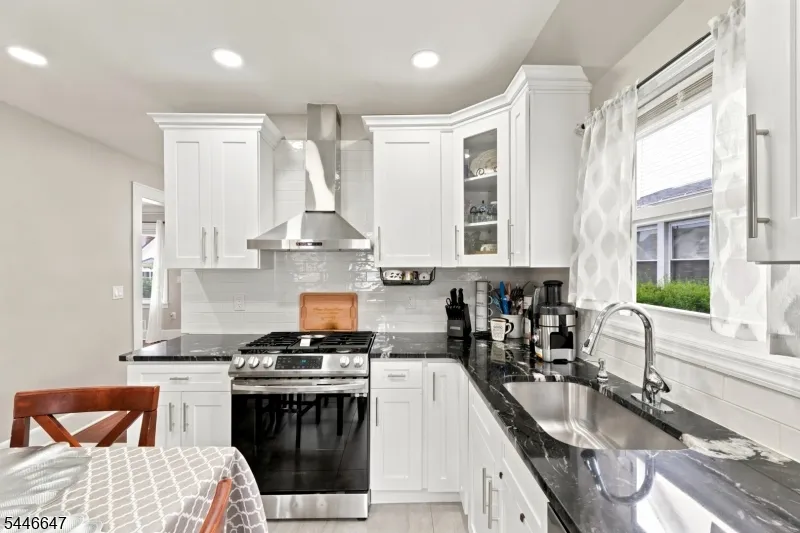 78 Fairmount Ter East Orange City, NJ 07018