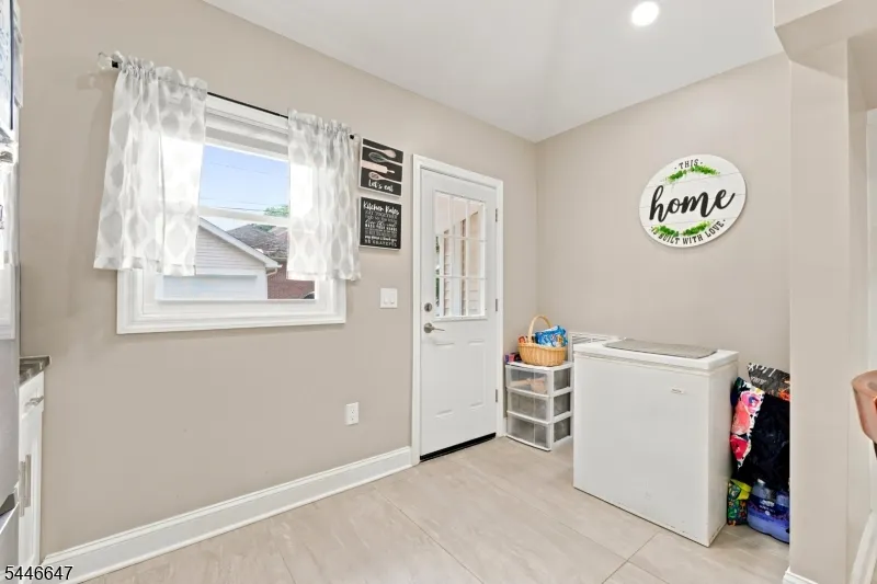 78 Fairmount Ter East Orange City, NJ 07018